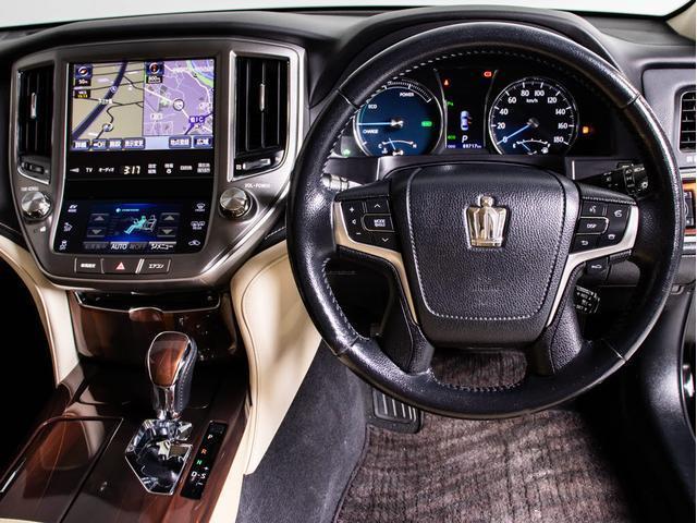 クラウンハイブリッド ロイヤルサルーン　（フラクセン本革シート）（パノラミックビューモニター）（フルエアロ）（衝突軽減ブレーキ）（踏み間違い防止機能）レーダークルーズ　Ｂｌｕｅｔｏｏｔｈ対応　レギュラーガソリン仕様　エアシート　ＨＤＤマルチ（31枚目）