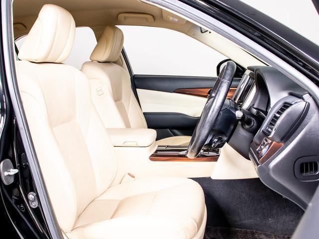 クラウンハイブリッド ロイヤルサルーン　（フラクセン本革シート）（パノラミックビューモニター）（フルエアロ）（衝突軽減ブレーキ）（踏み間違い防止機能）レーダークルーズ　Ｂｌｕｅｔｏｏｔｈ対応　レギュラーガソリン仕様　エアシート　ＨＤＤマルチ（32枚目）