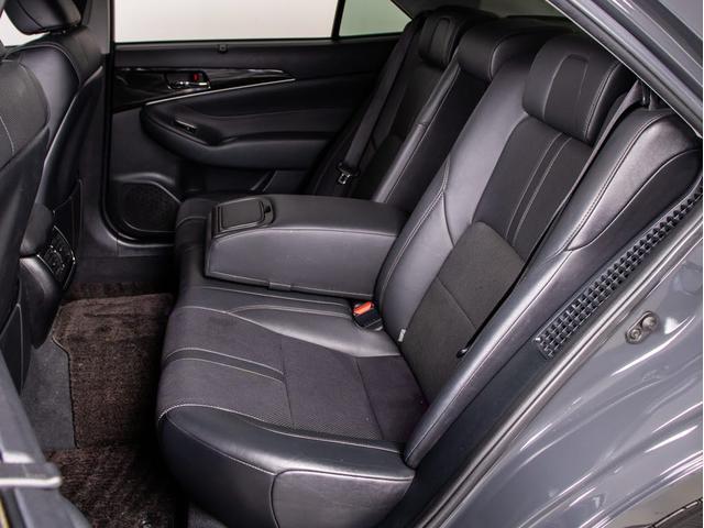 クラウンハイブリッド アスリートＧ　（オートサロン出展モデル）（ドラバイトグレーカスタム）（禁煙車）（黒本革シート）（新品２０インチアルミ）（新品タイヤ）（フルエアロ）クリアランスソナー　アダプティブハイビーム　Ｂｌｕｅｔｏｏｔｈ対応（32枚目）