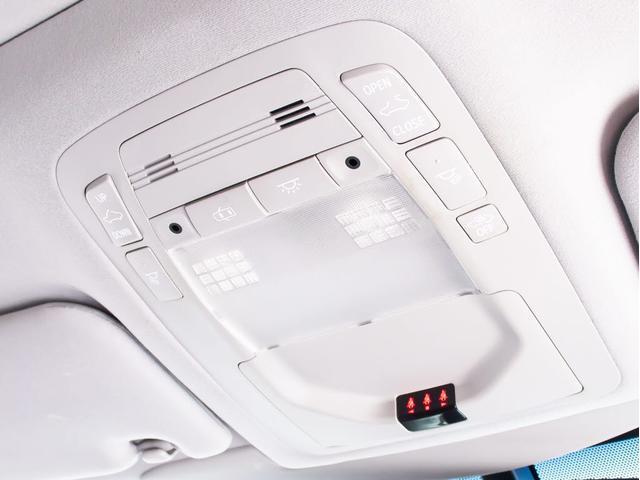 クラウンハイブリッド アスリートＳ　（サンルーフ）（黒本革シート）（ＲＡＹＳ２０インチアルミ）（フルエアロ）シート＆ステアリングヒーター　Ｂｌｕｔｏｏｔｈ対応　レギュラーガソリン仕様　ＨＤＤマルチナビ　カラーバックカメラ　パワーシート（36枚目）