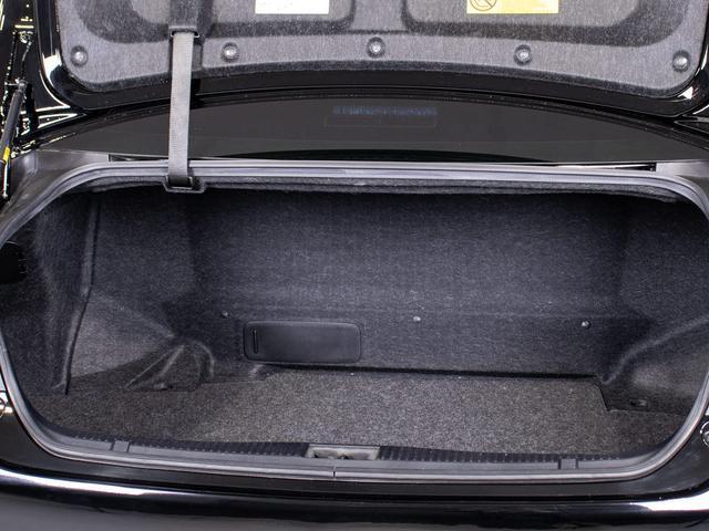 クラウンハイブリッド アスリートＧ　（ワンオーナー）（黒本革シート）（オプション１８インチアルミ）（フルエアロ）アダプティブハイビーム　Ｂｌｕｅｔｏｏｔｈ対応　レギュラーガソリン仕様　エアシート＆シートヒーター　シートメモリー　ＨＤＤ（30枚目）