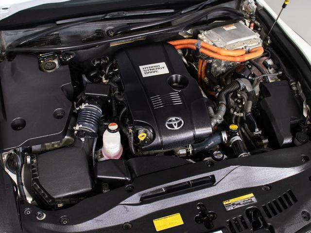 クラウンハイブリッド アスリートＳ　オートサロン出展モデル（禁煙車）（特注フォーブレザーシート）（２０インチアルミ）（フルエアロ）（レクサスパール＆ルーフブラックカスタム）衝突軽減ブレーキ　踏み間違い防止機能　　Ｂｌｕｅｔｏｏｔｈ対応（30枚目）