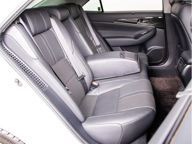 クラウンハイブリッド アスリートＧ　（サンルーフ）（黒本革シート）（オプション１８インチアルミ）（クリアランスソナー）エアシート＆シートヒーター　アダプティブハイビーム　Ｂｌｕｔｏｏｔｈ　レギュラーガソリン仕様　シートメモリー　ＨＤＤ（33枚目）