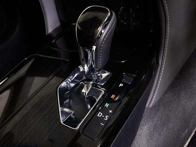 クラウンハイブリッド アスリートＳ　Ｊ－フロンティアリミテッド　後期型（禁煙車）（特別仕様社）（オプション１８インチアルミ）（新品タイヤ）（フルエアロ）トヨタセーフティセンス　衝突軽減ブレーキ　踏み間違い防止機能　車線逸脱抑制機能ＬＤＡ　オートハイビーム　ＳＤナビ（42枚目）