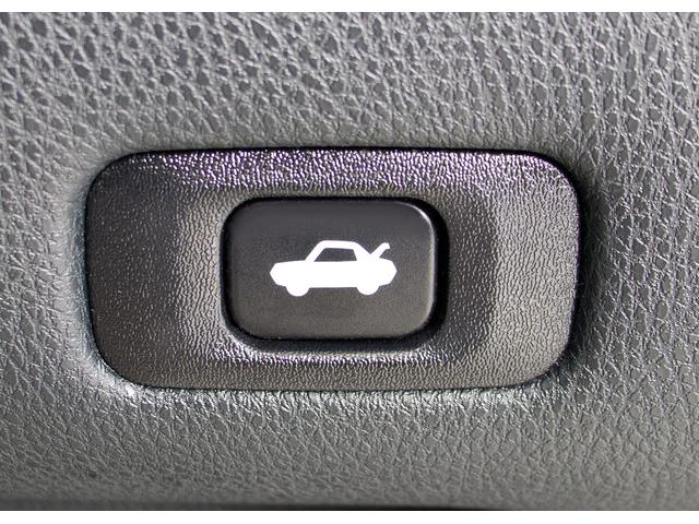 クラウンハイブリッド アスリートＧ　（後期型）（黒革）（フルエアロ）（オプション１８インチアルミホイール）（禁煙車）（シートヒーター）（エアシート）（レーダークルーズ）（プリクラッシュ）（クリアランスソナー）（ＢＳＭ）（ＳＤマルチナビ）（13枚目）