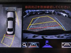 パノラミックビューモニターを装備！上から車両を見下ろしたような映像をナビ画面に表示できます。車両前後左右に搭載した４つのカメラ映像を継ぎ目なく合成！目視では見えない部分もリアルタイムで見れます。 5