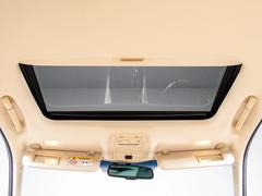 人気装備のサンルーフが付いています！上下チルトに前後スライド機能が付いていますので、様々なドライブシーンで活躍してくれます！！開放感ある車内空間は気持ちがいいですよ！是非体感してみて下さい！ 4