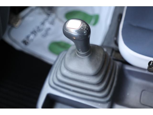 サンバーバン ディアス　最終型　４気筒エンジン　５速マニュアル　４ＷＤ　スーパーチャージャー　リフトアップ（11枚目）