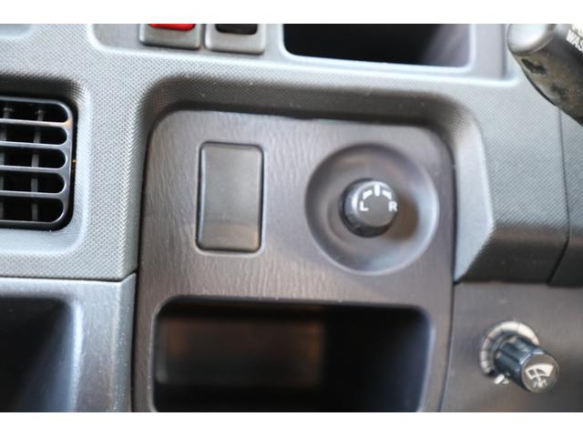 サンバーバン ディアス　最終型　４気筒エンジン　５速マニュアル　４ＷＤ　スーパーチャージャー　リフトアップ（32枚目）