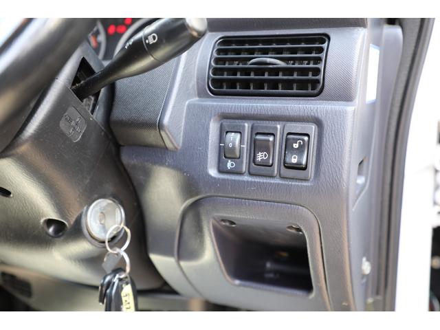 サンバーバン ディアス　最終型　４気筒エンジン　５速マニュアル　４ＷＤ　スーパーチャージャー　リフトアップ（35枚目）