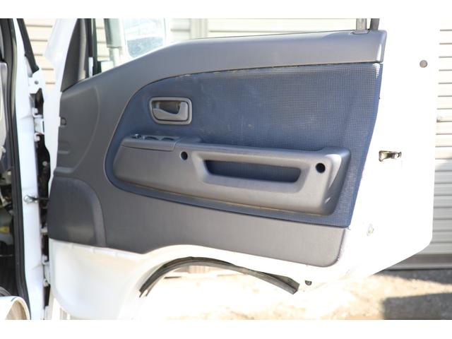 サンバーバン ディアス　最終型　４気筒エンジン　５速マニュアル　４ＷＤ　スーパーチャージャー　リフトアップ（36枚目）