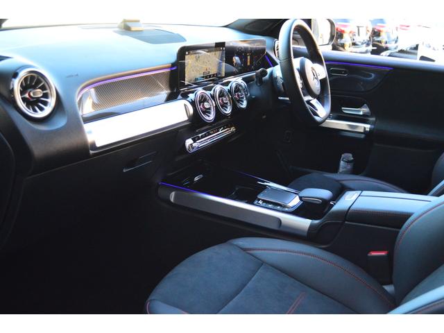 GLB GLB200d 4マチック AMGライン 黒ハーフレザーシート 全方位カメラ レーダーセーフティ アンビエントライト シートヒーター 電動リヤゲート 純正ナビ&TV ETC2.0(20枚目)