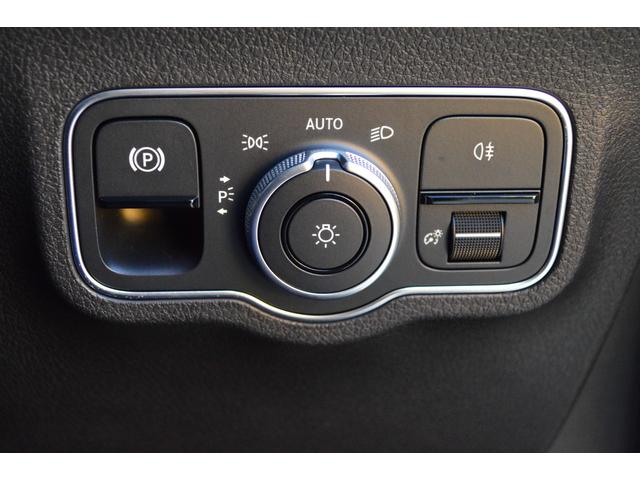 GLB GLB200d 4マチック AMGライン 黒ハーフレザーシート 全方位カメラ レーダーセーフティ アンビエントライト シートヒーター 電動リヤゲート 純正ナビ&TV ETC2.0(29枚目)