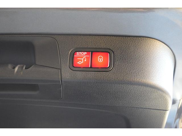 GLB GLB200d 4マチック AMGライン 黒ハーフレザーシート 全方位カメラ レーダーセーフティ アンビエントライト シートヒーター 電動リヤゲート 純正ナビ&TV ETC2.0(32枚目)