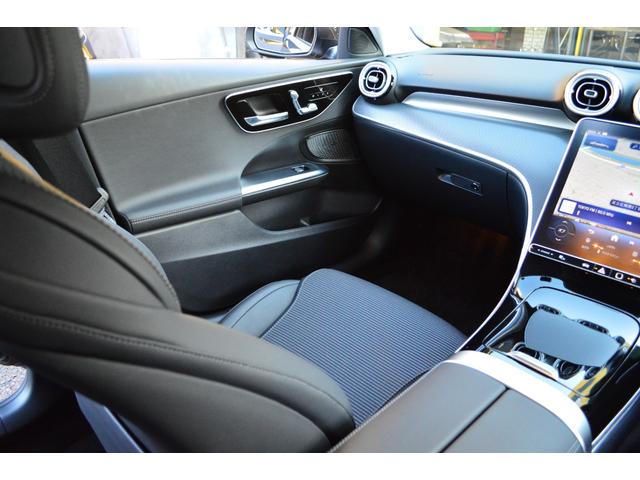 Ｃクラス Ｃ２００アバンギャルド　黒ハーフレザーシート　全方位カメラ　レーダーセーフティ　パワーシート　シートヒーター　ヘッドアップディスプレイ　フットトランクオープナー　電動リヤトランク　前後ドラレコ（21枚目）