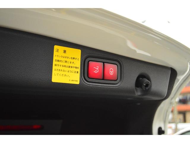 Ｅクラス Ｅ２５０　アバンギャルド　スポーツ　ワンオーナー　パノラマルーフ　ブルメスターサウンド　黒本革シート　全方位カメラ　パフュームアトマイザー　シートヒーター　ダイヤモンドホワイト　レーダーセーフティ　ＬＥＤヘッドライト（36枚目）