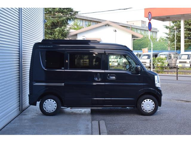 エブリイ ジョインターボ　岡モータース　ミニチュアクルーズＳＶ　１オーナー　禁煙車　ナビＤＴＶ　Ｂカメラ　ソーラーパネル＆走行充電　サブバッテリー　電子レンジ　外部１００Ｖ入出力　ＤＶＤ内蔵後部モニター　遮光カーテン（4枚目）