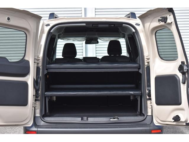 カングー プルミエール　エディション　レ・クルールカスタマイズ　１オーナー　禁煙車　純正ベッドキット　ＢＫマルチルーフレール　８インチディスプレイオーディオ　Ｂカメラ　ＥＴＣ　ＡＣＣ（18枚目）