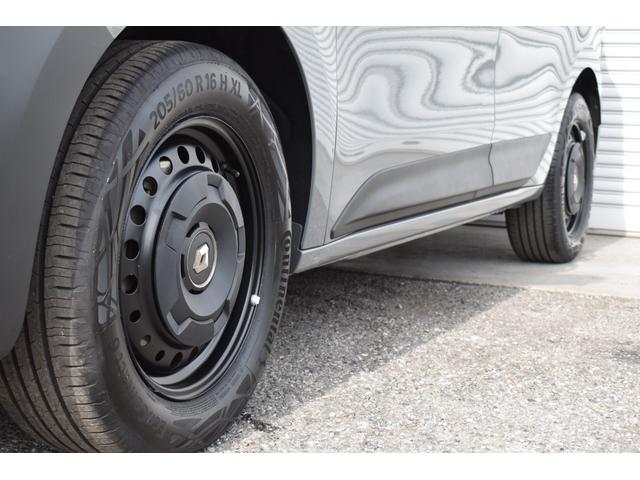 カングー クレアティフ　レ・クルールカスタマイズ　１オーナー　禁煙車　８型マルチメディア　Ｂカメラ　ＢＫマルチルーフレール　ＥＴＣ　ＢＫスチールホイール　ＡＣＣ　ＬＢＡ　ＬＫＡ　パーキングセンサー（11枚目）