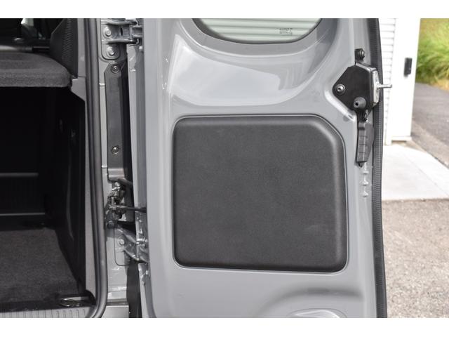 カングー クレアティフ　レ・クルールカスタマイズ　１オーナー　禁煙車　８型マルチメディア　Ｂカメラ　ＢＫマルチルーフレール　ＥＴＣ　ＢＫスチールホイール　ＡＣＣ　ＬＢＡ　ＬＫＡ　パーキングセンサー（22枚目）