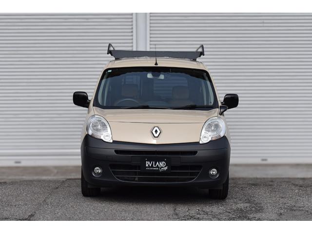 カングー １．６　禁煙車　レクルール・カスタマイズ　タイミングベルト交換済み　ＣＡＢＡＮＡシートカバー　　ルーフキャリア　専用リアラダー　新品ナビ　バックカメラ　新品タイヤ　ブラックスチールホイール（2枚目）