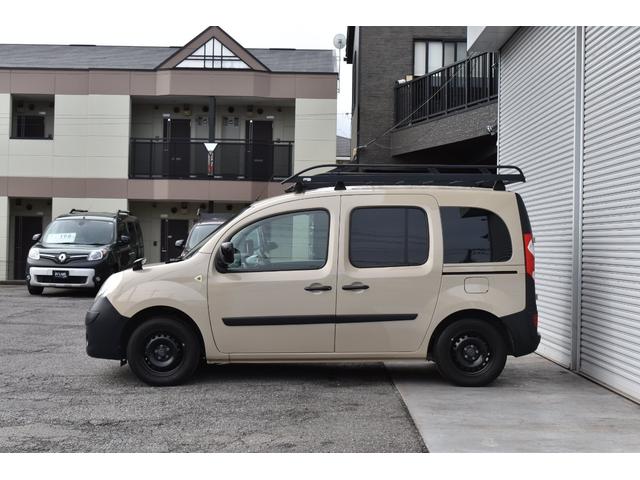 カングー １．６　禁煙車　レクルール・カスタマイズ　タイミングベルト交換済み　ＣＡＢＡＮＡシートカバー　　ルーフキャリア　専用リアラダー　新品ナビ　バックカメラ　新品タイヤ　ブラックスチールホイール（5枚目）