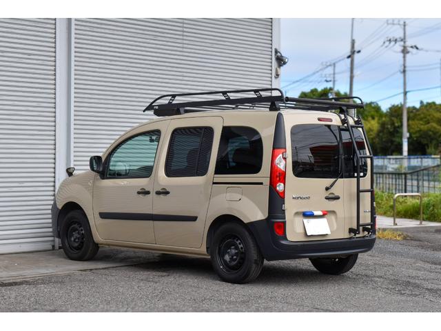 カングー １．６　禁煙車　レクルール・カスタマイズ　タイミングベルト交換済み　ＣＡＢＡＮＡシートカバー　　ルーフキャリア　専用リアラダー　新品ナビ　バックカメラ　新品タイヤ　ブラックスチールホイール（9枚目）
