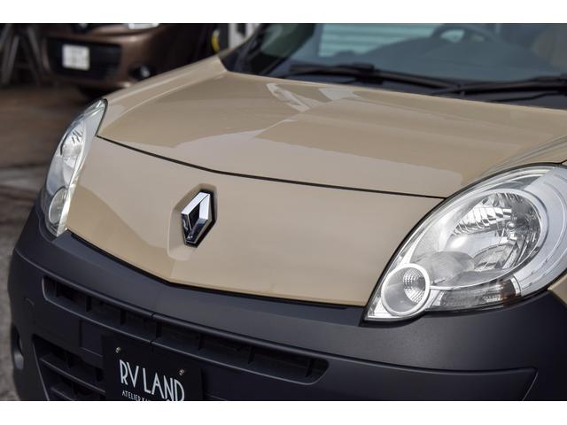 カングー １．６　禁煙車　レクルール・カスタマイズ　タイミングベルト交換済み　ＣＡＢＡＮＡシートカバー　　ルーフキャリア　専用リアラダー　新品ナビ　バックカメラ　新品タイヤ　ブラックスチールホイール（15枚目）