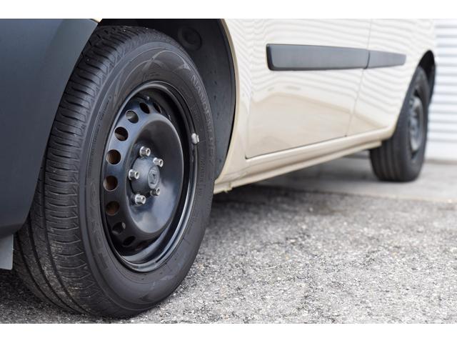 カングー １．６　禁煙車　レクルール・カスタマイズ　タイミングベルト交換済み　ＣＡＢＡＮＡシートカバー　　ルーフキャリア　専用リアラダー　新品ナビ　バックカメラ　新品タイヤ　ブラックスチールホイール（18枚目）