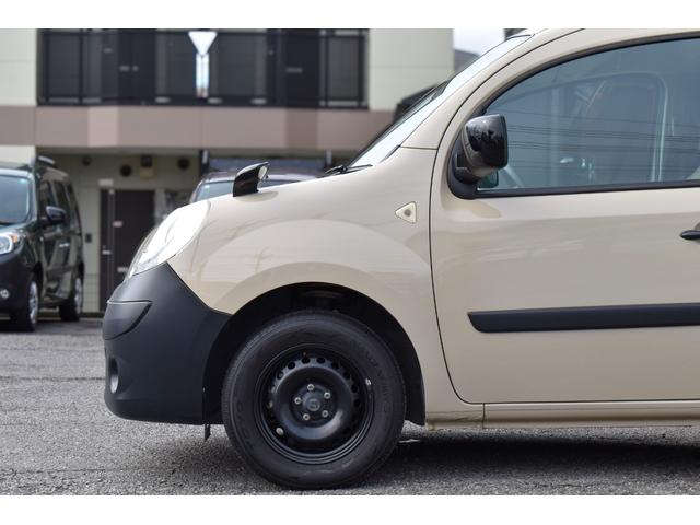 カングー １．６　禁煙車　レクルール・カスタマイズ　タイミングベルト交換済み　ＣＡＢＡＮＡシートカバー　　ルーフキャリア　専用リアラダー　新品ナビ　バックカメラ　新品タイヤ　ブラックスチールホイール（19枚目）