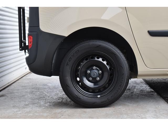 カングー １．６　禁煙車　レクルール・カスタマイズ　タイミングベルト交換済み　ＣＡＢＡＮＡシートカバー　　ルーフキャリア　専用リアラダー　新品ナビ　バックカメラ　新品タイヤ　ブラックスチールホイール（20枚目）