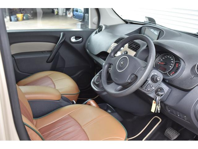 カングー １．６　禁煙車　レクルール・カスタマイズ　タイミングベルト交換済み　ＣＡＢＡＮＡシートカバー　　ルーフキャリア　専用リアラダー　新品ナビ　バックカメラ　新品タイヤ　ブラックスチールホイール（21枚目）