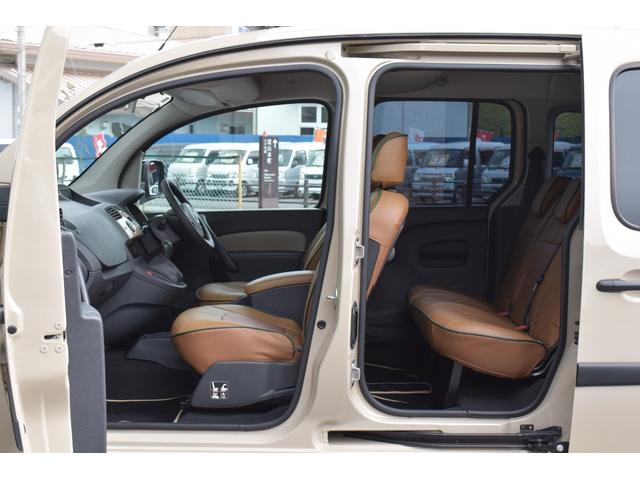 カングー １．６　禁煙車　レクルール・カスタマイズ　タイミングベルト交換済み　ＣＡＢＡＮＡシートカバー　　ルーフキャリア　専用リアラダー　新品ナビ　バックカメラ　新品タイヤ　ブラックスチールホイール（30枚目）