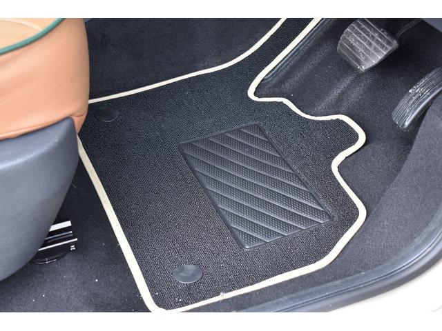 カングー １．６　禁煙車　レクルール・カスタマイズ　タイミングベルト交換済み　ＣＡＢＡＮＡシートカバー　　ルーフキャリア　専用リアラダー　新品ナビ　バックカメラ　新品タイヤ　ブラックスチールホイール（31枚目）