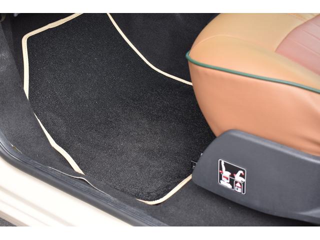 カングー １．６　禁煙車　レクルール・カスタマイズ　タイミングベルト交換済み　ＣＡＢＡＮＡシートカバー　　ルーフキャリア　専用リアラダー　新品ナビ　バックカメラ　新品タイヤ　ブラックスチールホイール（32枚目）