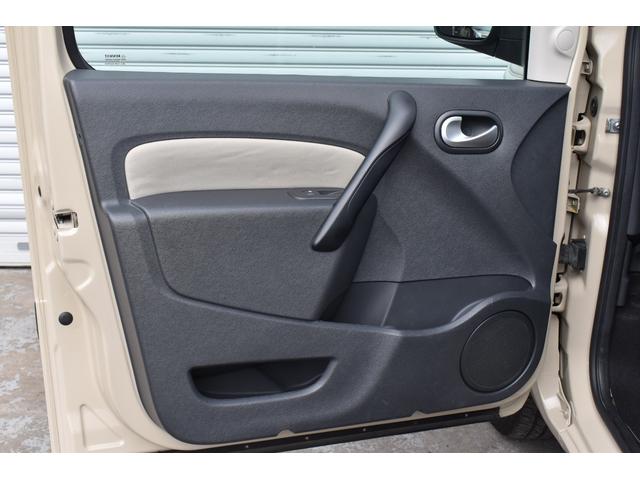 カングー １．６　禁煙車　レクルール・カスタマイズ　タイミングベルト交換済み　ＣＡＢＡＮＡシートカバー　　ルーフキャリア　専用リアラダー　新品ナビ　バックカメラ　新品タイヤ　ブラックスチールホイール（35枚目）