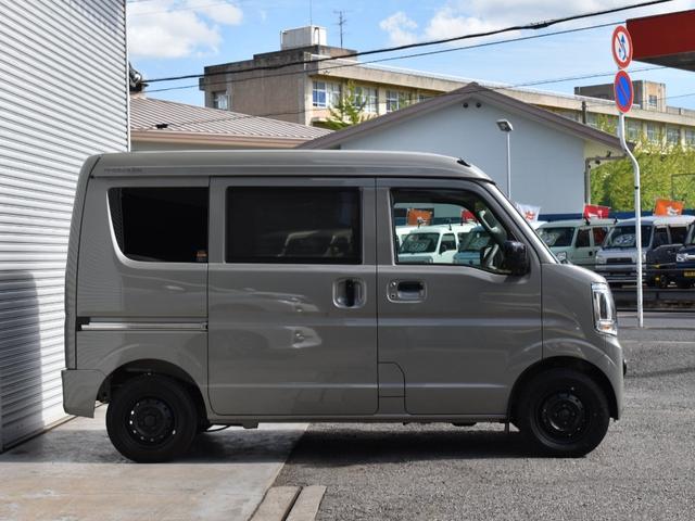 エブリイ ジョインターボ　展示車　岡モータース　ミニチュアＢＯＸ　４ＷＤ　ターボ　両側電動スライドドア　１２Ｖクーラー　外部１００Ｖ　遮光カーテン　断熱加工　サッシ網戸　ホイールカラー変更　バックアイカメラ（4枚目）