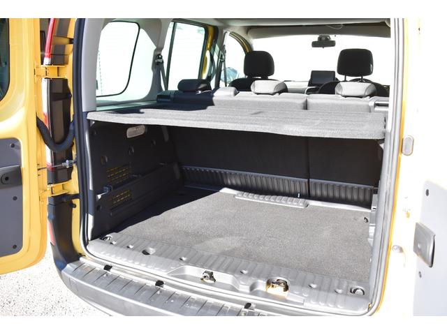 カングー ラ・ポスト　限定車　１オーナー　禁煙車　９インチナビＤＴＶ　Ｂカメラ　ＬＥＤヘッドランプ　ＢＫマルチルーフレール　デイトナＳＳホイール　新品タイヤ　同色コラムカバー　同色ドリンクホルダー　サイドバイザー（11枚目）