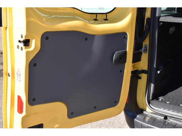 カングー ラ・ポスト　限定車　１オーナー　禁煙車　９インチナビＤＴＶ　Ｂカメラ　ＬＥＤヘッドランプ　ＢＫマルチルーフレール　デイトナＳＳホイール　新品タイヤ　同色コラムカバー　同色ドリンクホルダー　サイドバイザー（12枚目）