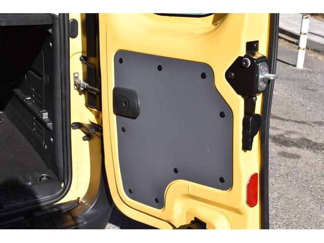 カングー ラ・ポスト　限定車　１オーナー　禁煙車　９インチナビＤＴＶ　Ｂカメラ　ＬＥＤヘッドランプ　ＢＫマルチルーフレール　デイトナＳＳホイール　新品タイヤ　同色コラムカバー　同色ドリンクホルダー　サイドバイザー（13枚目）