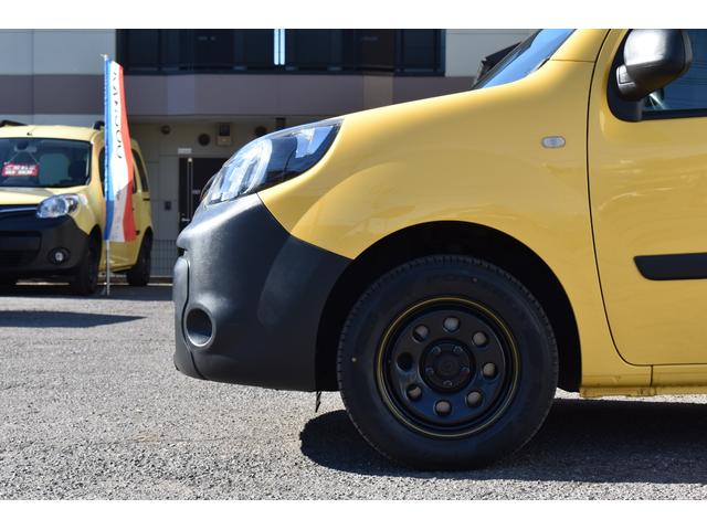 カングー ラ・ポスト　限定車　１オーナー　禁煙車　９インチナビＤＴＶ　Ｂカメラ　ＬＥＤヘッドランプ　ＢＫマルチルーフレール　デイトナＳＳホイール　新品タイヤ　同色コラムカバー　同色ドリンクホルダー　サイドバイザー（16枚目）