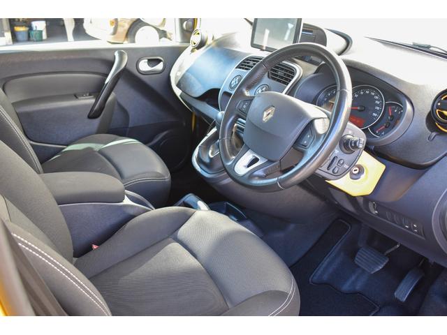 カングー ラ・ポスト　限定車　１オーナー　禁煙車　９インチナビＤＴＶ　Ｂカメラ　ＬＥＤヘッドランプ　ＢＫマルチルーフレール　デイトナＳＳホイール　新品タイヤ　同色コラムカバー　同色ドリンクホルダー　サイドバイザー（18枚目）