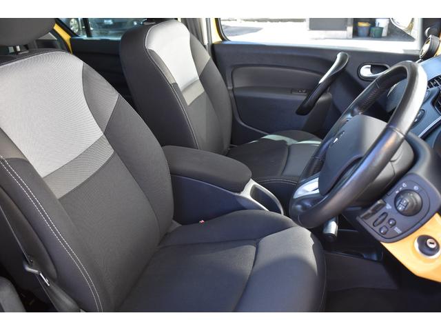 カングー ラ・ポスト　限定車　１オーナー　禁煙車　９インチナビＤＴＶ　Ｂカメラ　ＬＥＤヘッドランプ　ＢＫマルチルーフレール　デイトナＳＳホイール　新品タイヤ　同色コラムカバー　同色ドリンクホルダー　サイドバイザー（19枚目）