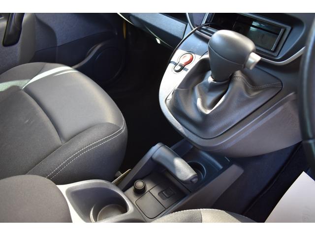 カングー ラ・ポスト　限定車　１オーナー　禁煙車　９インチナビＤＴＶ　Ｂカメラ　ＬＥＤヘッドランプ　ＢＫマルチルーフレール　デイトナＳＳホイール　新品タイヤ　同色コラムカバー　同色ドリンクホルダー　サイドバイザー（25枚目）