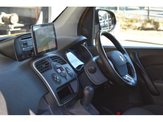 カングー ラ・ポスト　限定車　１オーナー　禁煙車　９インチナビＤＴＶ　Ｂカメラ　ＬＥＤヘッドランプ　ＢＫマルチルーフレール　デイトナＳＳホイール　新品タイヤ　同色コラムカバー　同色ドリンクホルダー　サイドバイザー（29枚目）