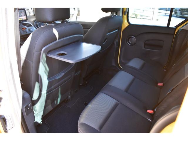 カングー ラ・ポスト　限定車　１オーナー　禁煙車　９インチナビＤＴＶ　Ｂカメラ　ＬＥＤヘッドランプ　ＢＫマルチルーフレール　デイトナＳＳホイール　新品タイヤ　同色コラムカバー　同色ドリンクホルダー　サイドバイザー（31枚目）