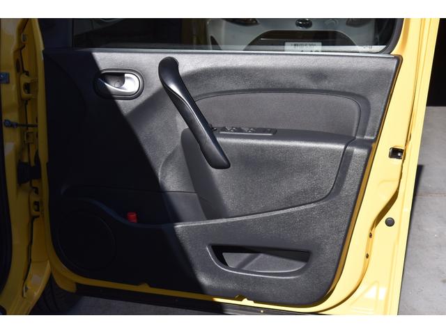 カングー ラ・ポスト　限定車　１オーナー　禁煙車　９インチナビＤＴＶ　Ｂカメラ　ＬＥＤヘッドランプ　ＢＫマルチルーフレール　デイトナＳＳホイール　新品タイヤ　同色コラムカバー　同色ドリンクホルダー　サイドバイザー（39枚目）