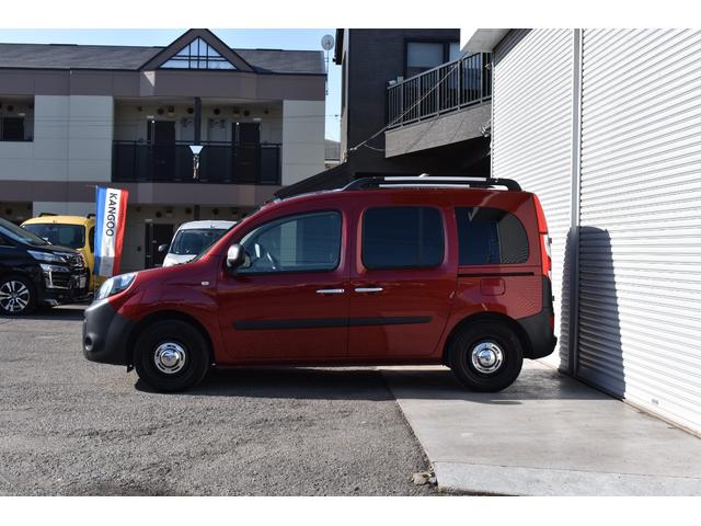 カングー コンフィチュール 限定車 禁煙車 タイミングベルト交換 ガラスルーフ ポータブルナビ バックカメラ ETC マルチルーフレール クラシックアロイホイール 専用コラムカバー サイドバイザー(5枚目)