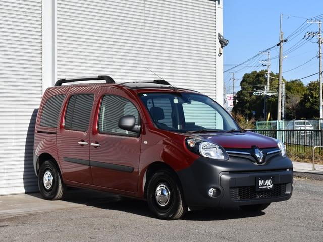 カングー コンフィチュール 限定車 禁煙車 タイミングベルト交換 ガラスルーフ ポータブルナビ バックカメラ ETC マルチルーフレール クラシックアロイホイール 専用コラムカバー サイドバイザー(6枚目)