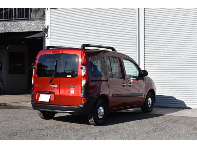 カングー コンフィチュール 限定車 禁煙車 タイミングベルト交換 ガラスルーフ ポータブルナビ バックカメラ ETC マルチルーフレール クラシックアロイホイール 専用コラムカバー サイドバイザー(8枚目)